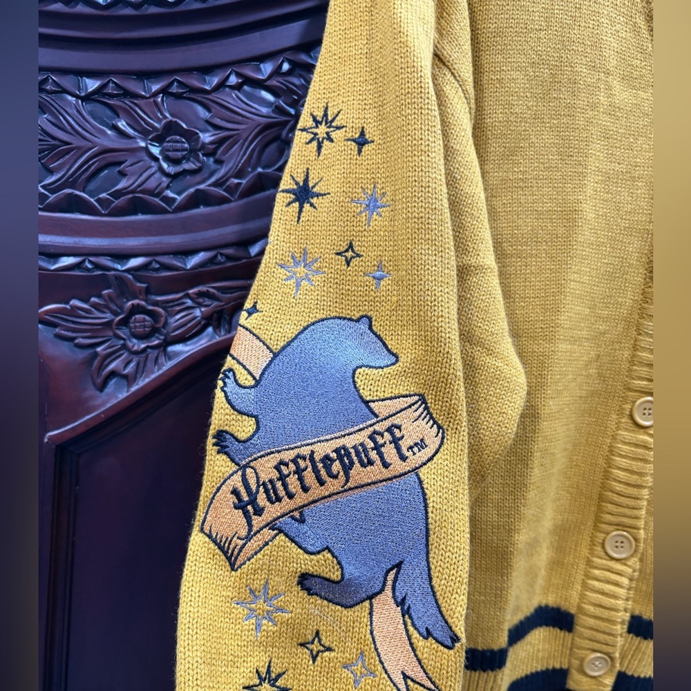 Hufflepuff Harry Potter sweater - Picture 5 of 5